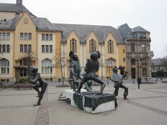 20 Cool statue in Theater Square